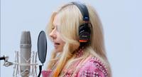 二十年後风采依旧,Avril Lavigne 在日本 The First Take 展现超强清唱实力!