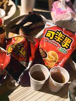 【零食】可乐果卷卷酥 酸辣粉新口味，口感升级一口接一口吃不停！