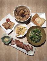 美味又怀旧的客家料理-六堆伙房-新埔站店#客家料理#酱香烧闷笋#黑蒜珍菇菜圃鸡面#客家萝卜粄#现炸红糟肉#金银蛋苋菜