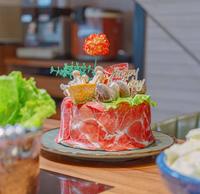 必点胡椒老伙鸡汤汤底，浓郁清甜带有胡椒香，超适合涮肉，温体鸡软绵好吃 | 【新北 新庄区】囍富火锅