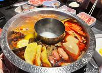 【宜兰罗东美食】麻辣霞鸳鸯锅殿-民生店,正宗四川麻辣火锅,鸡佛吃到饱,食材种类丰富多样化| Ruby说美食享受旅行