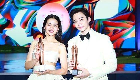 2022年韩国第58届百想艺术大赏电视剧部门得奖名单!李俊昊及金泰梨连夺人气奖及视帝视后!