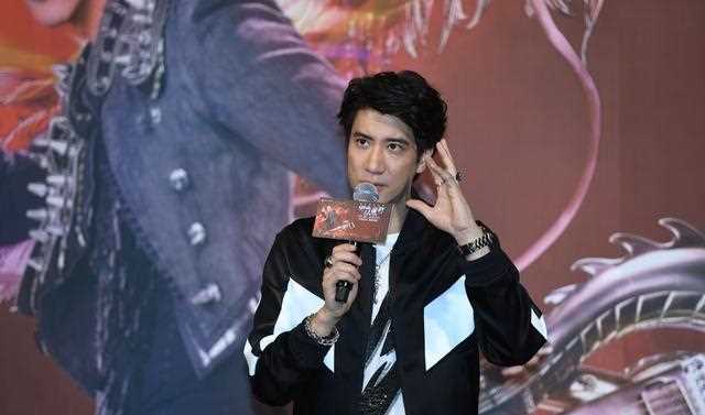 45岁渣男召妓约炮一样不落，前妻发文炮轰，纯情人设崩塌成沫