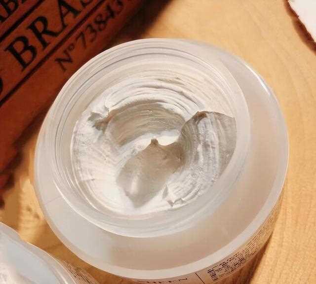 50+女人：素颜霜无需选贵！这4款老牌国货就挺好，提亮肤色显年轻