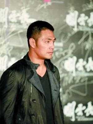 硬汉邵兵，传闻被张纪中踢出剧组，却片约不断还带红一新人