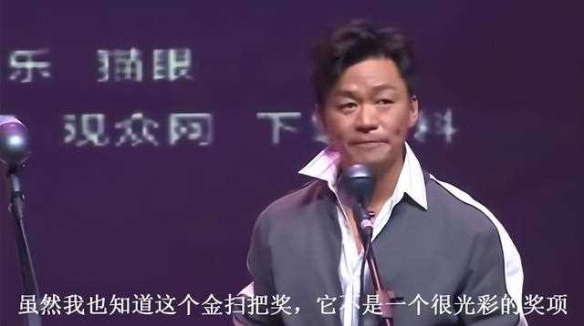 “忍者无敌”王宝强：首位领金扫帚的大咖，抽烟封神入选北影教材