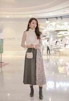 女神装穿搭VS“非主流”穿搭，长筒靴秀腿赢面比较高？