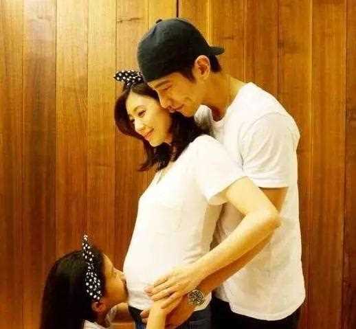 贾静雯连生3胎依旧美如少女，你真以为那些明星怀着孕就不护肤了