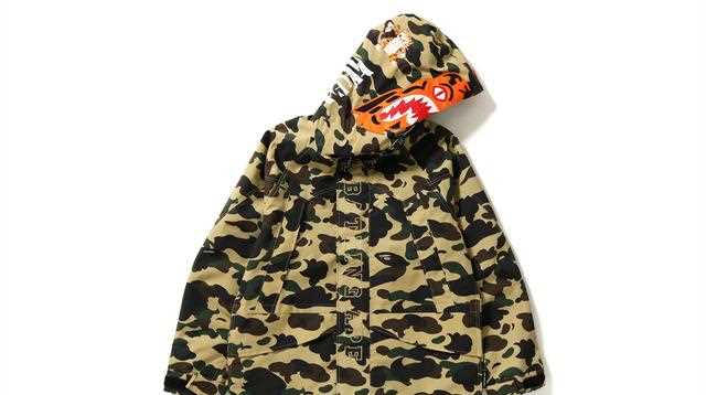A BATHING APE® 经典虎纹迷彩又来了！冲锋夹克直接杠上The North Face？