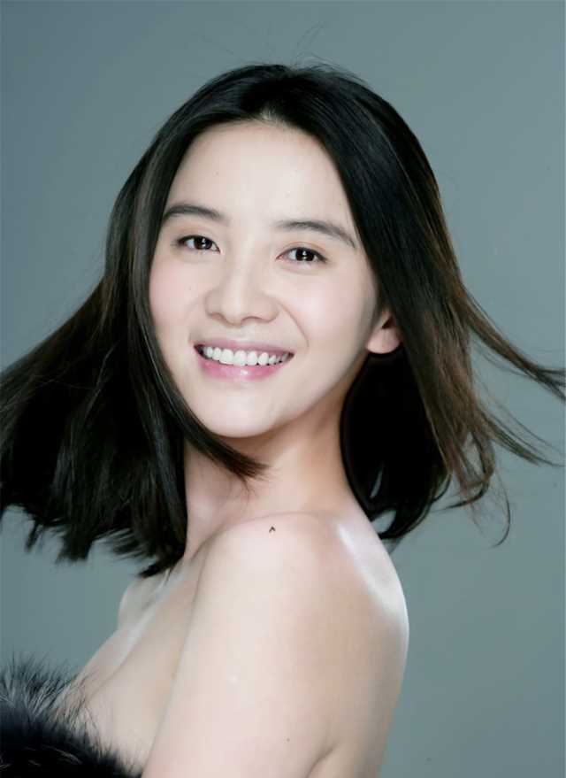 宋佳：40+的“小花”靠演妈爆红，她上位的背后有多少彪悍故事