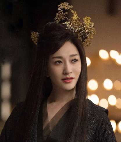 明明是老天爷追着喂饭吃的李小冉，怎么恋爱史这么狗血？