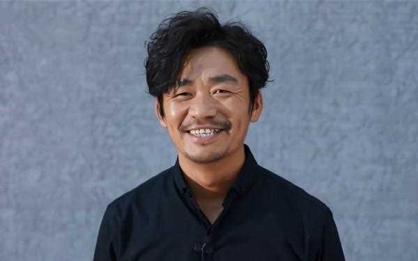 王宝强又一案件胜诉，这位“老实人”的经历，远比你想象得更坎坷
