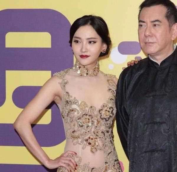 内地女星博上位，曾透视装公开亮相，还被央视赶下舞台！