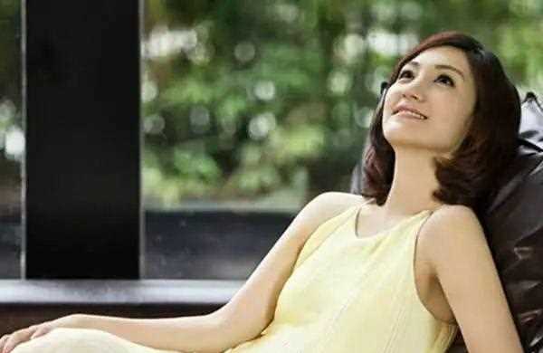 22岁是湖南台一姐，鲁豫乐嘉都公开夸她，39岁征婚无人敢娶