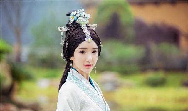 霸气处理恋情堪称榜样，开直播时状态好，她的新年新作品值得期待