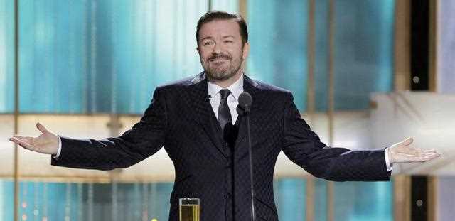 英国59岁男星一年只穿两次底裤，称“穿它会摩擦，是件苦差事”