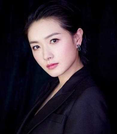 万茜不想红却翻红了，王珞丹深夜发文秒删，暗指娱乐圈的千层套路