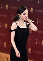 19c6f4f6-8e43-4943-b759-78f6fb67c40d_1.jpg 看看性感明星杨幂的最新动态