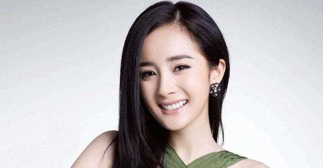 杨幂频繁返港，被疑争夺抚养权，助理的回复打脸