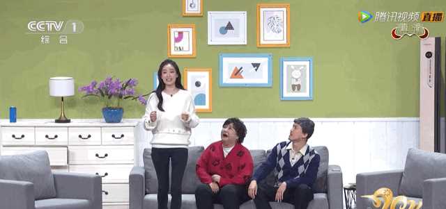 李宇春的玉米田、杨幂的秋裤、萧亚轩的电驴...明星们曾拍过多少匪夷所思的广告？
