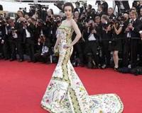 范冰冰5种经典造型,龙袍加身引网友争议,穿的破烂却获得好评! 范冰冰5种经典造型,龙袍加身引网友争议,穿的破烂却获得好评!