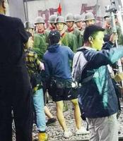 肖战新剧最新路透，不介意形象脸上抹泥，看来是下定决心转型了