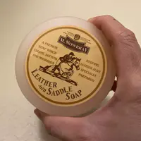 昂贵皮革品脏了，千万不要丢！定期保养延长使用寿命，少花冤枉钱