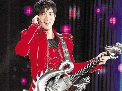 王力宏李靓蕾离婚，女方长文控诉力宏出轨召妓，3孩6亿资产待分割