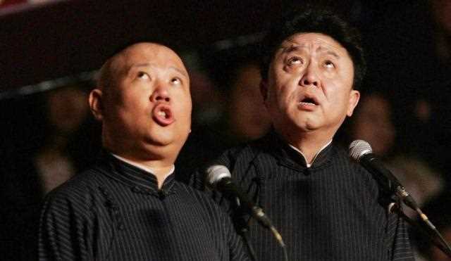 郭德纲自称巴黎相声商演第一人，他质疑并否定，却被指碰瓷蹭热度