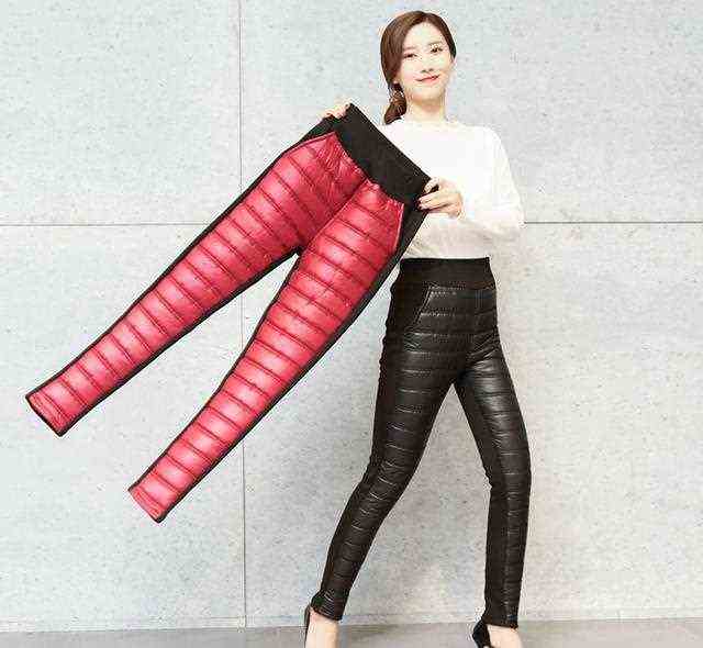 40岁妈妈冬天穿打底裤怕冷，给她买2条羽绒裤，她说穿上腿发烫