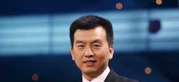 央视主持张泽群，与飞行员失之交臂，老来得子连晒三条视频