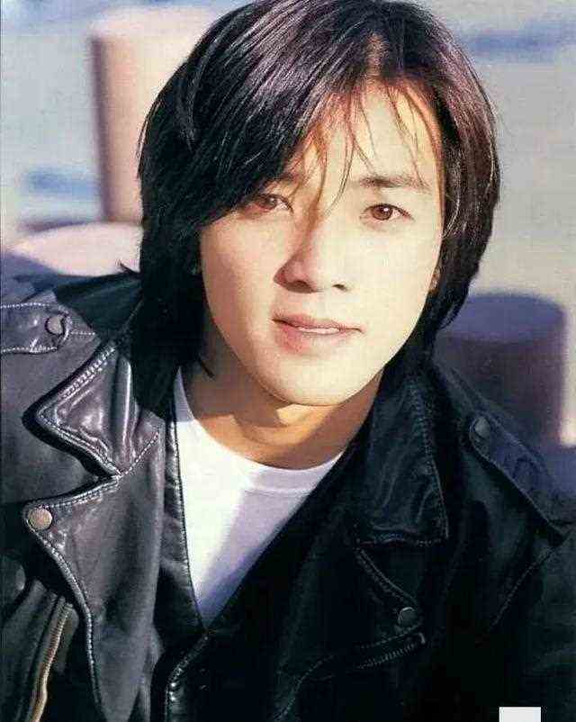 “伪渣男”郑伊健：凭大妈头碾压刘德华，居然谈了21年的恋爱