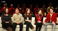 三辈都是演员，帮女儿找富豪老公，助弟弟成为制片人，一家皆富