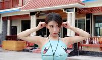 虎牙女主播大秀好身材，骚男：这也太大了吧，两只手都不够抓