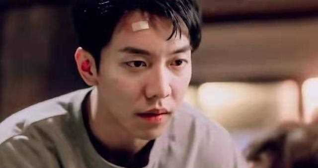 《窥探》中他是腹黑杀手，《灿烂的遗产》中他是霸道追妻者