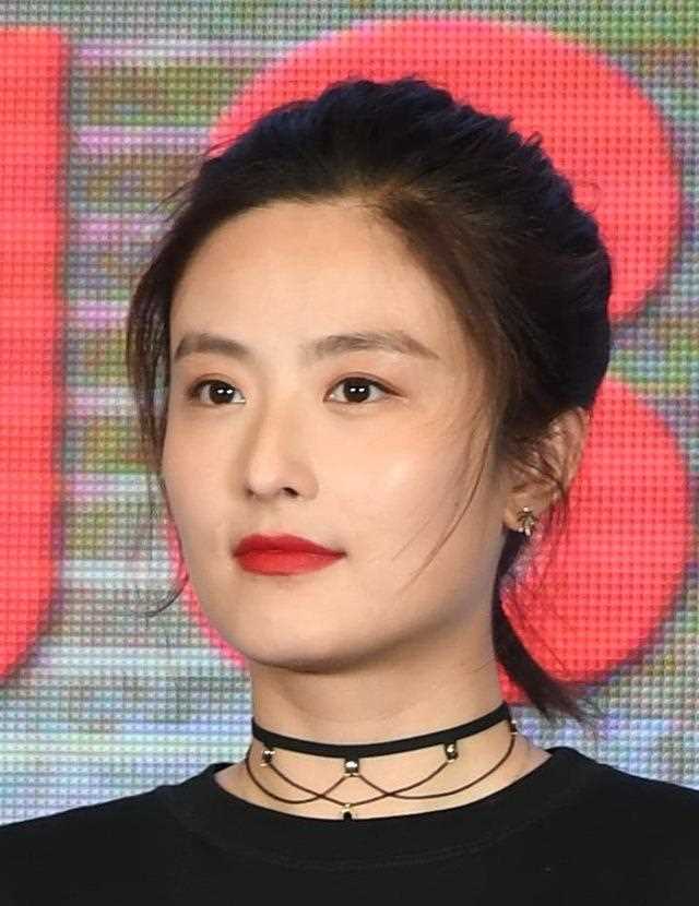 《大牧歌》开播发布会，徐百卉红唇烈焰，御女范十足！