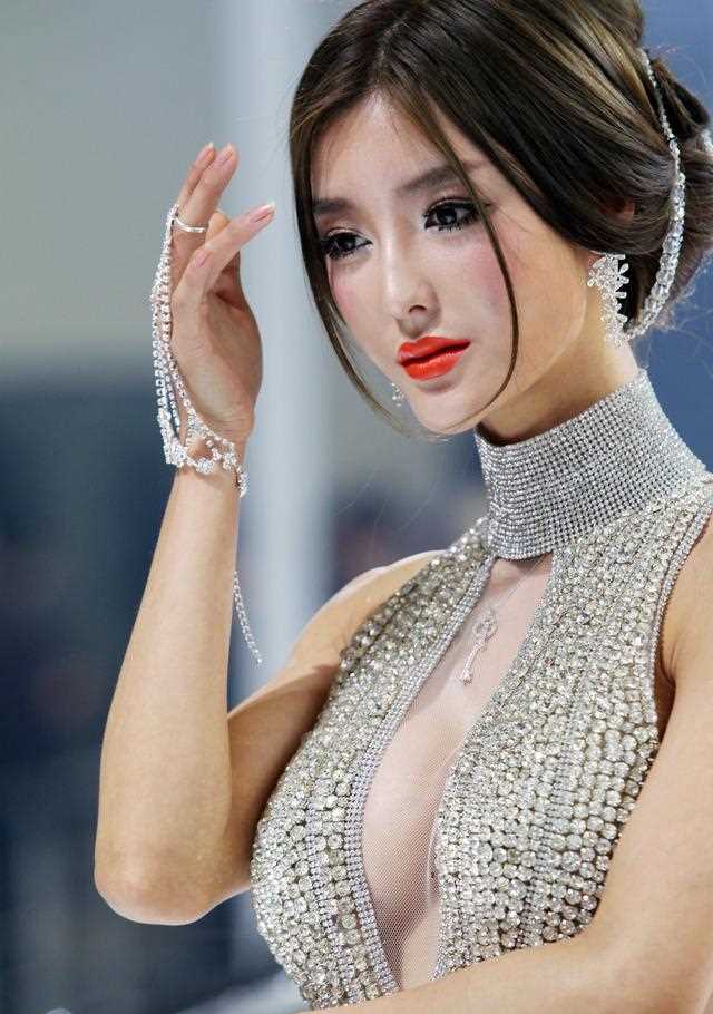当年的车模李颖芝还活跃在圈内吗？好像销声匿迹，没有声音了……
