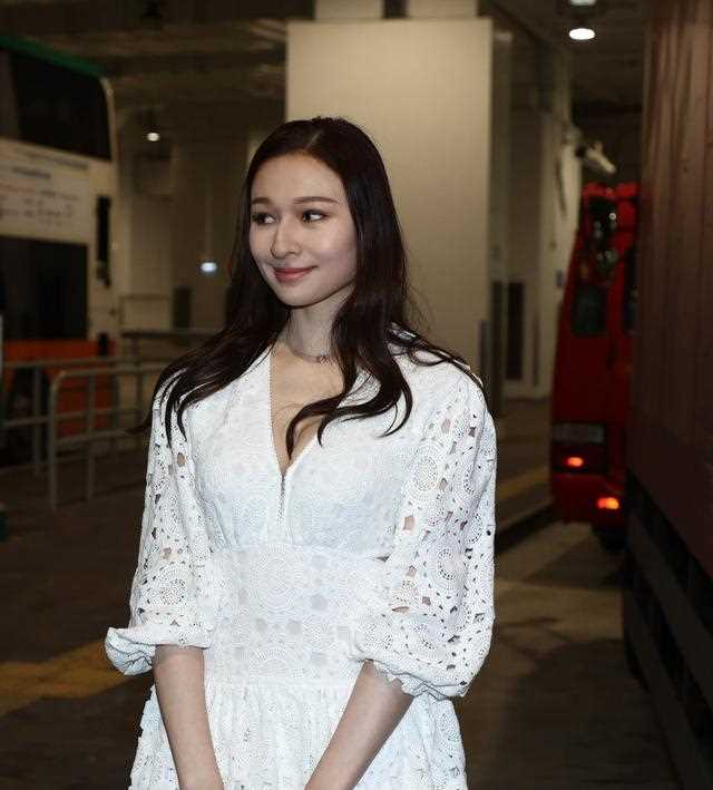 2022香港小姐竞选进行第一轮面试，内地女选手亮眼被过度关注