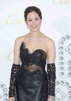 “千亿豪媳”同框！徐子淇穿小号裙勒出丰满，郭晶晶的保守更耐看