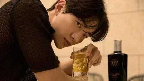 2PM李俊昊写真也太欲了！IG限动发言有够撩：「和我一起喝酒or喝我」