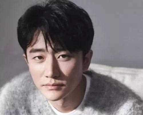 霸屏文艺片、偶像剧的黄轩能突破纯情人设成为下一个梁朝伟吗？