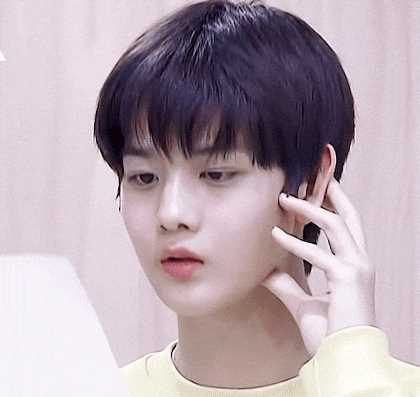 再年轻的脸也挡不住“奶奶”手，隐藏年龄的秘密，全靠这一只