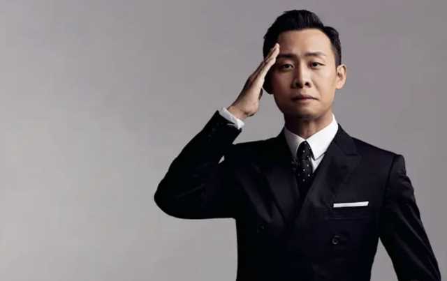 张译：爆红后娶二婚带娃的钱琳琳，43岁没有孩子，他无怨无悔