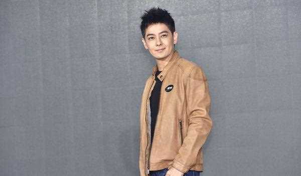 Kimi升国一比爸还高！林志颖无奈笑：现在打不赢他了