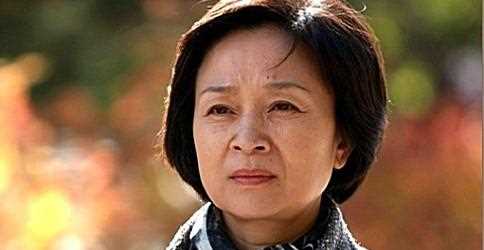 荧幕女配角，母亲专业户，演艺圈十大孝子之一，为了演戏甘愿扮丑