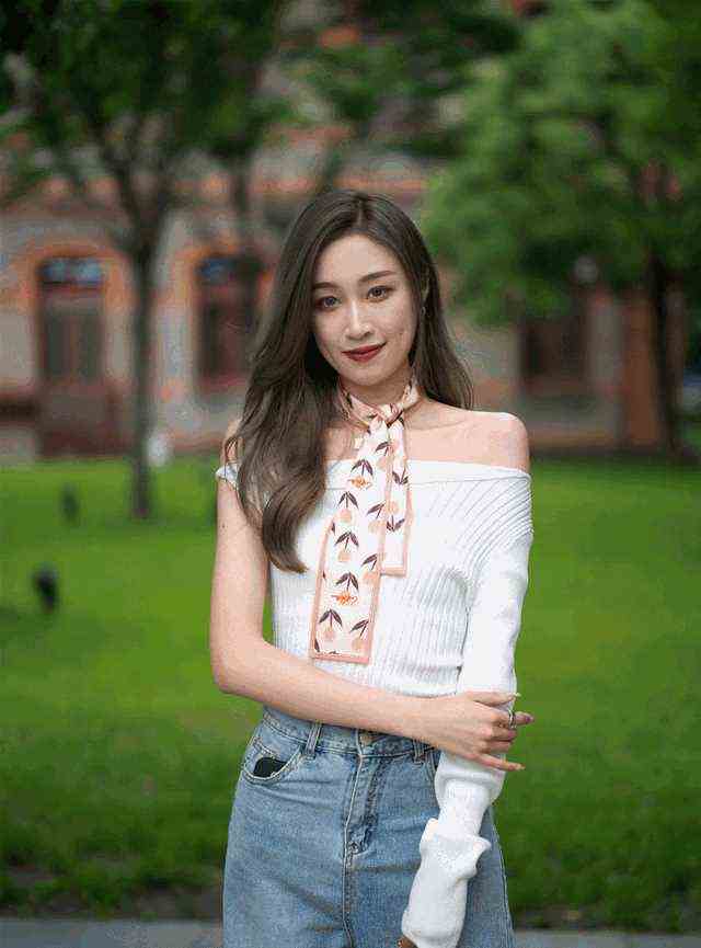 为什么现在的小姐姐都喜欢“打领带”呢？