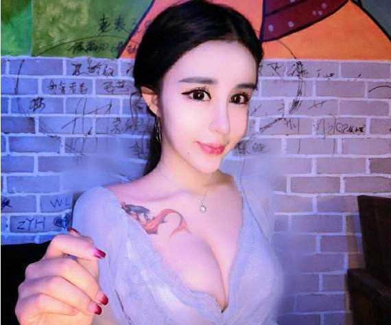 17岁“蛇精脸”李蒽熙开私人整形工作室被抓，自称每月50w零花钱