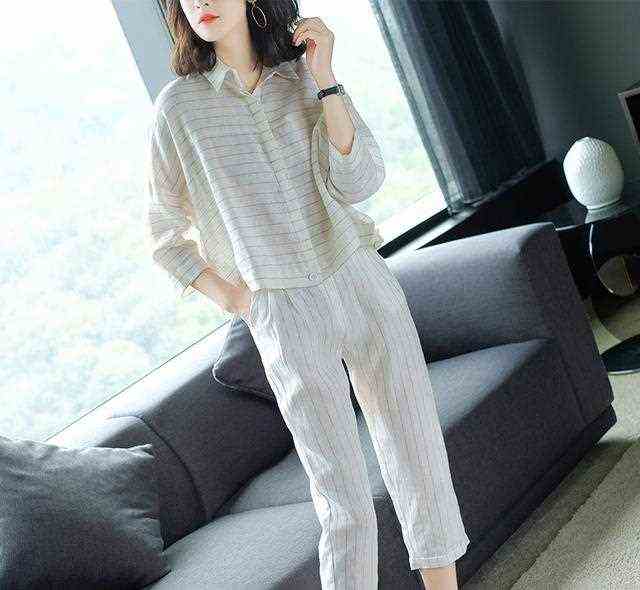 穿上新的秋款小套装，闺蜜们都夸我眼光好，时尚有气质