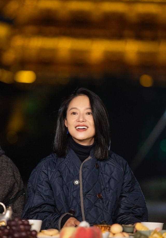 周韵综艺首秀，40+容颜不老，证实姜文宠妻狂魔称号