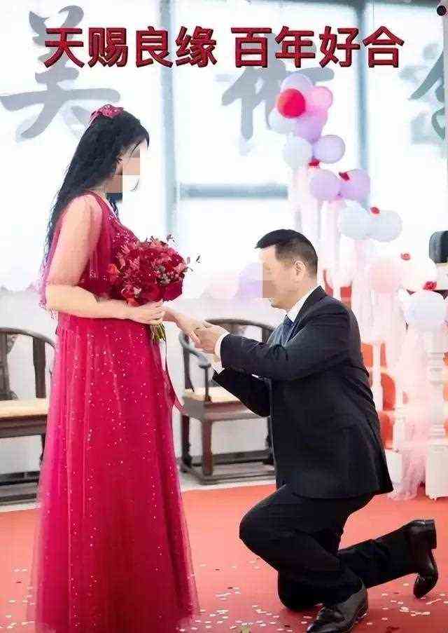 只摆酒席不扯证，宾利姐、张靓颖为爱情冲昏头脑，谁的故事更精彩